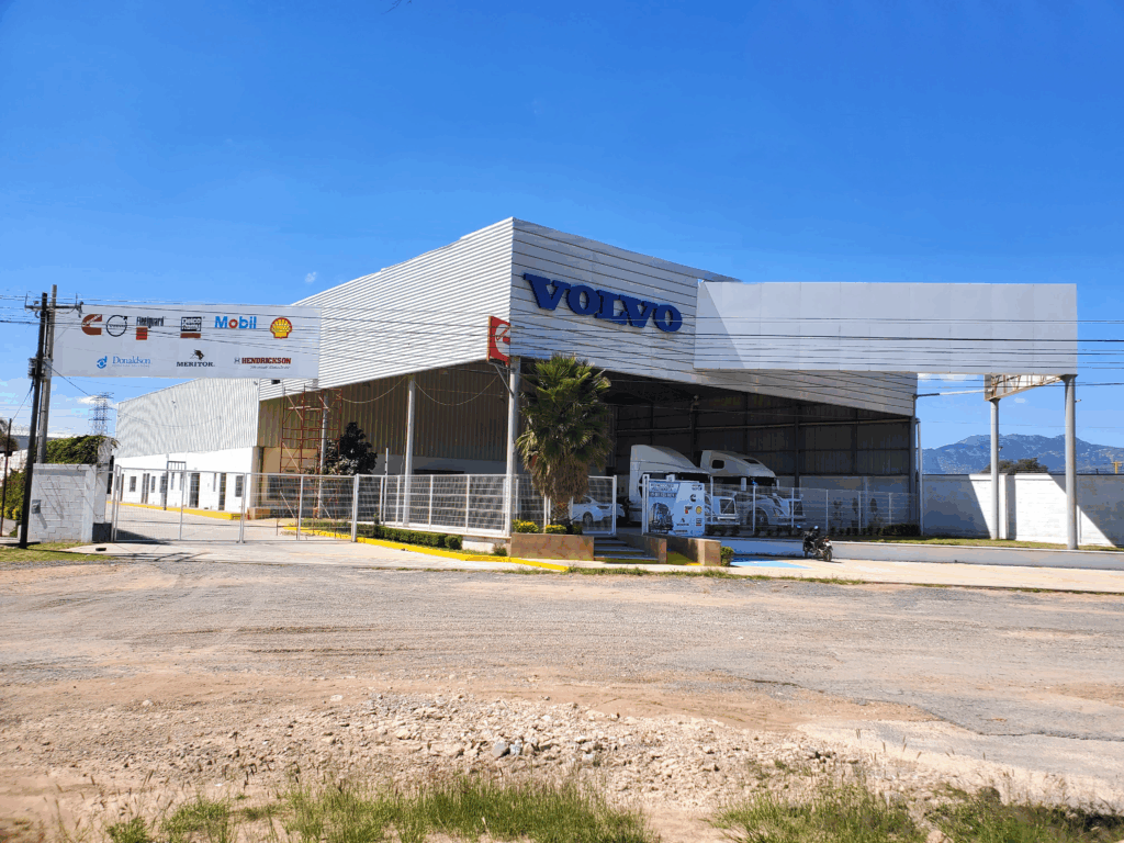 Fachada agencia Volvo Trucks San Luis Potosí