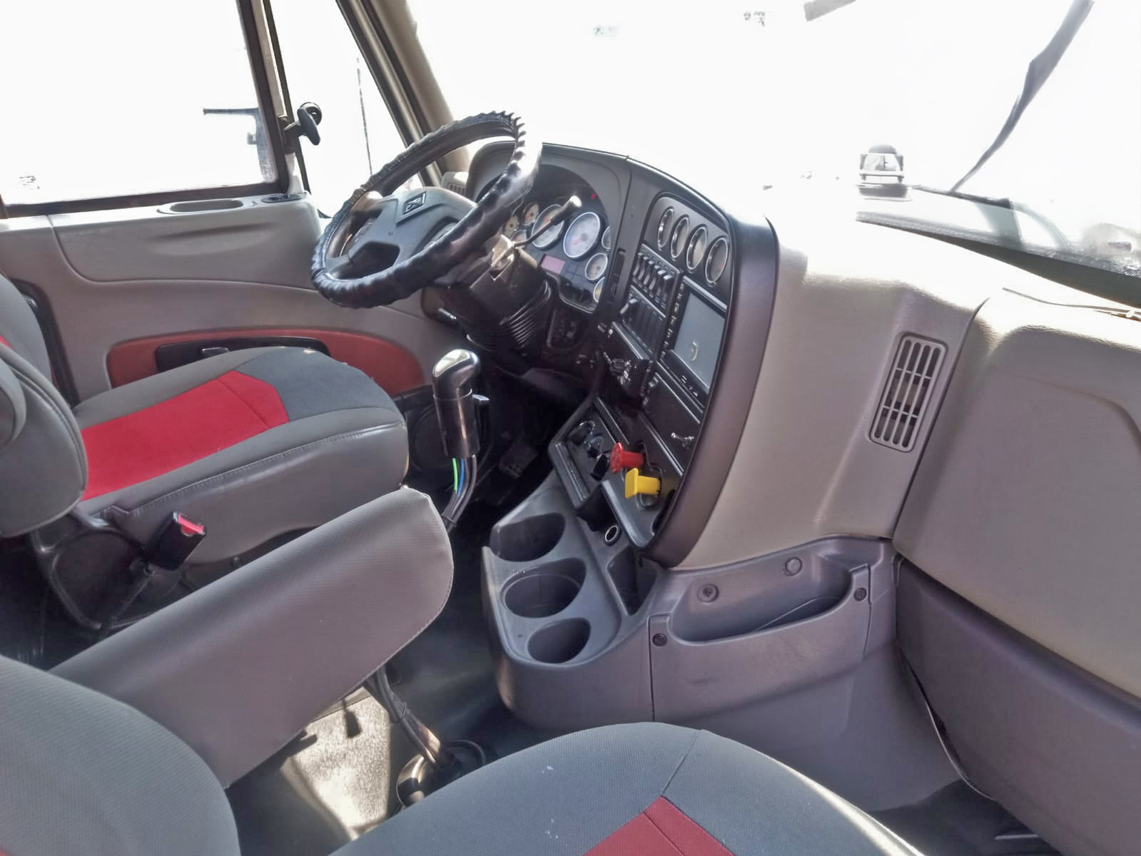Asientos y volante interior International Pro Star 2017 usado a la venta en Grupo Bajío