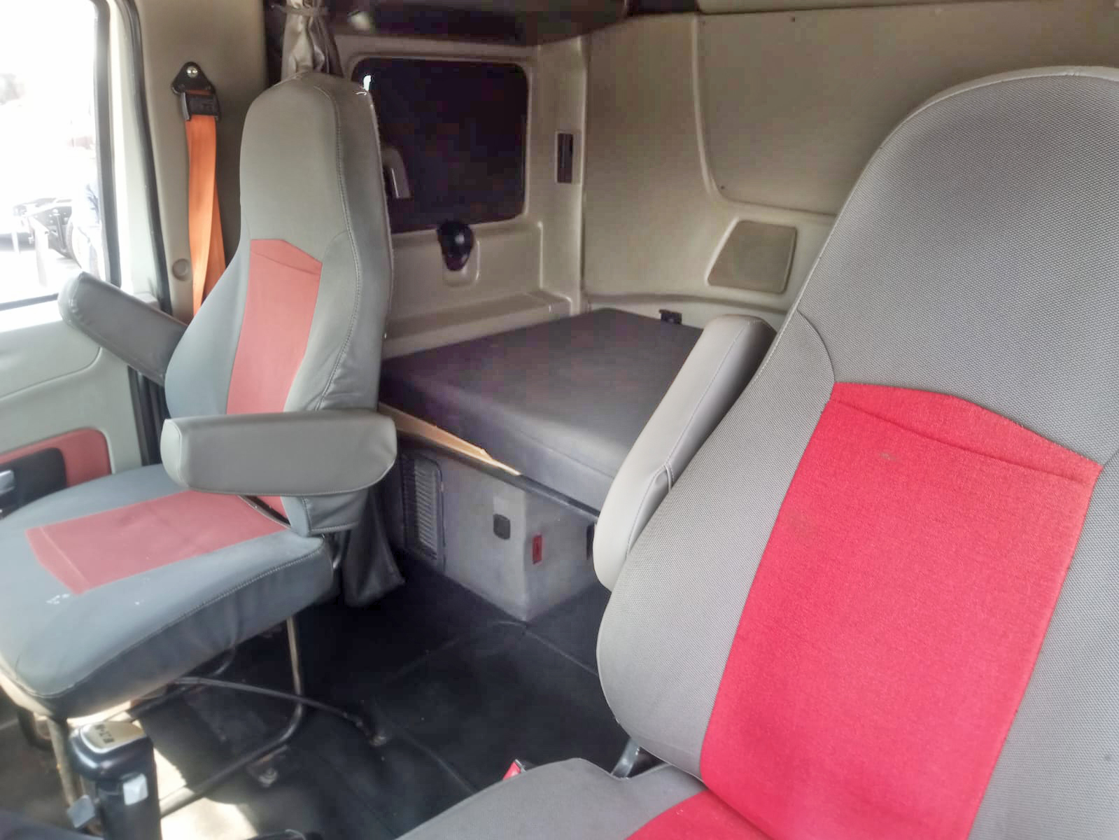 Asientos y volante interior International Pro Star 2017 usado a la venta en Grupo Bajío