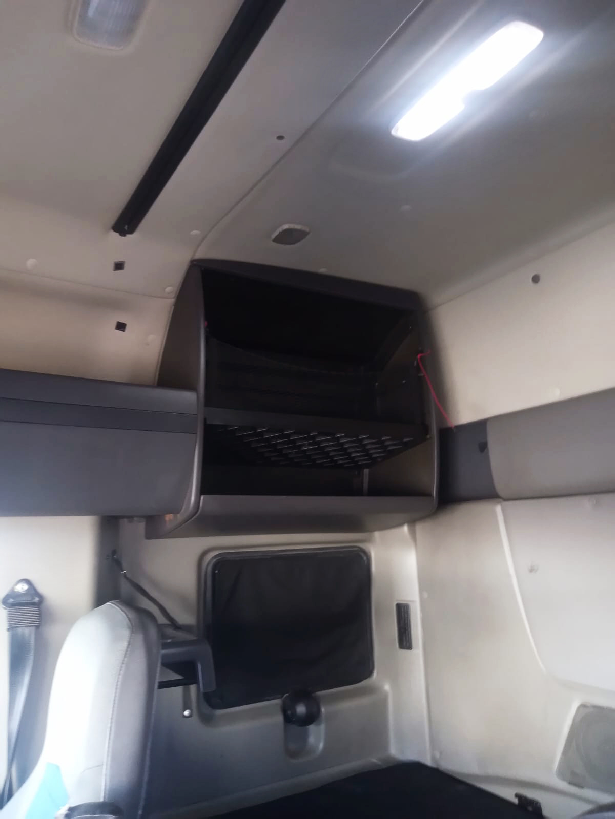 Compartimentos y litera cabina interior del nternational Pro Star 2017 a la venta usado seminuevo